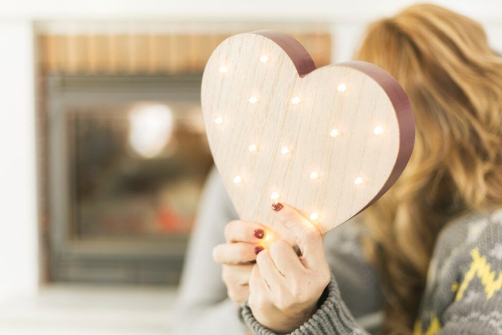 چگونه با استفاده از قانون جذب، روابط عاطفی موفقی داشته باشیم؟