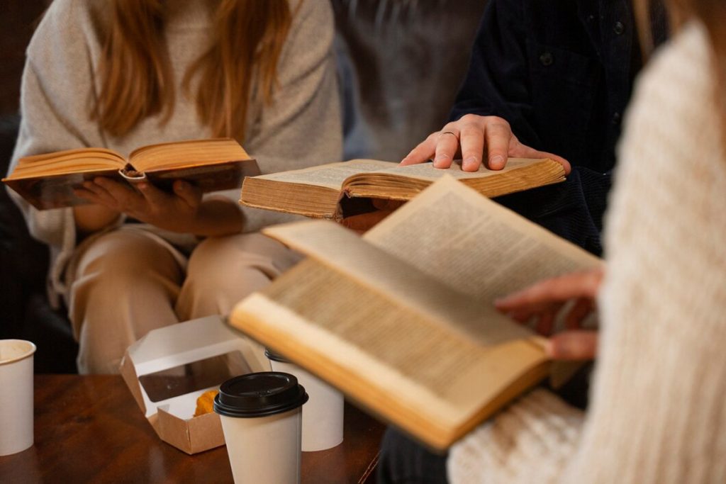 تأثیر خواندن کتاب‌های انگیزشی بر ارتعاشات مثبت ذهنی