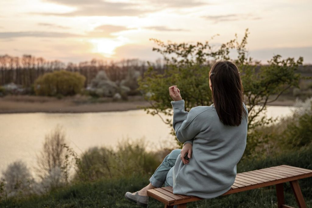 چگونه با تمرین سکوت و خلوت کردن ذهن، ارتعاشات مثبت را تقویت کنیم؟