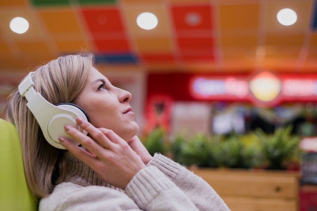 چگونه با افزایش عشق به خود، ارتعاشات مثبت را در زندگی تقویت کنیم؟