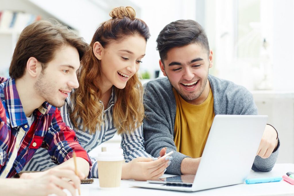 چگونه در مکالمات خود جذاب‌تر و تأثیرگذارتر باشیم؟
