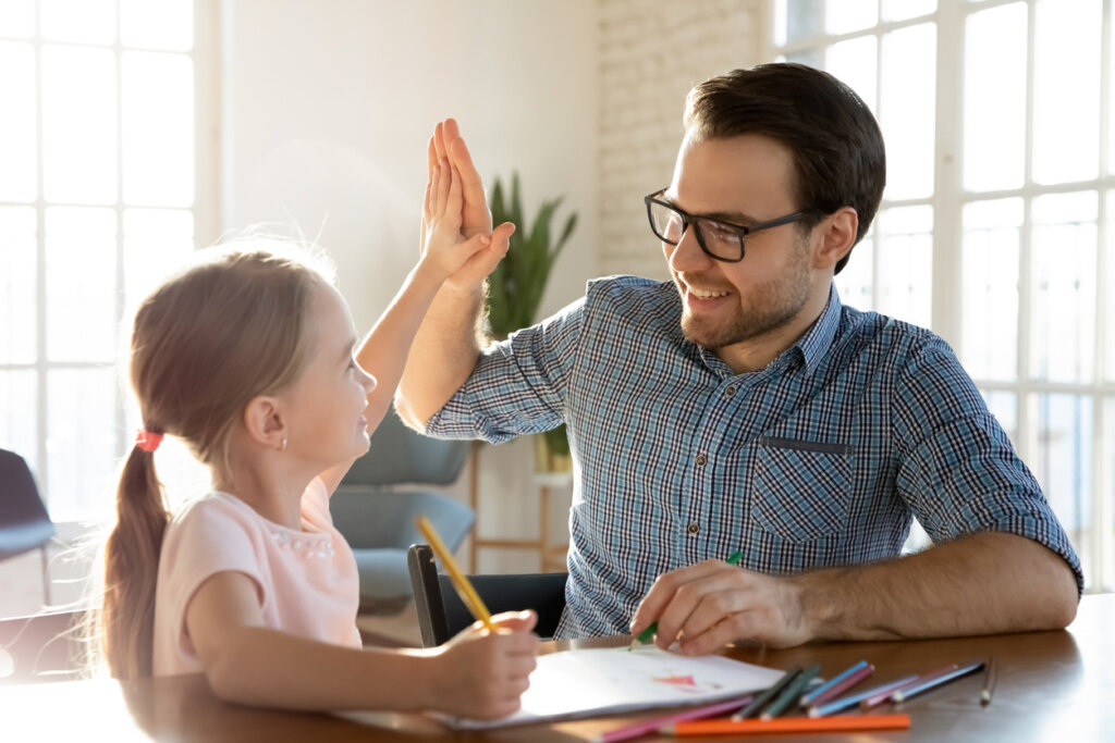 چگونه دوستان و گروه همسالان بر احساس ارزشمندی کودک تأثیر میگذارند؟