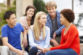 چگونه با نوجوانان به شیوه صحیح گفت‌وگو کنیم؟